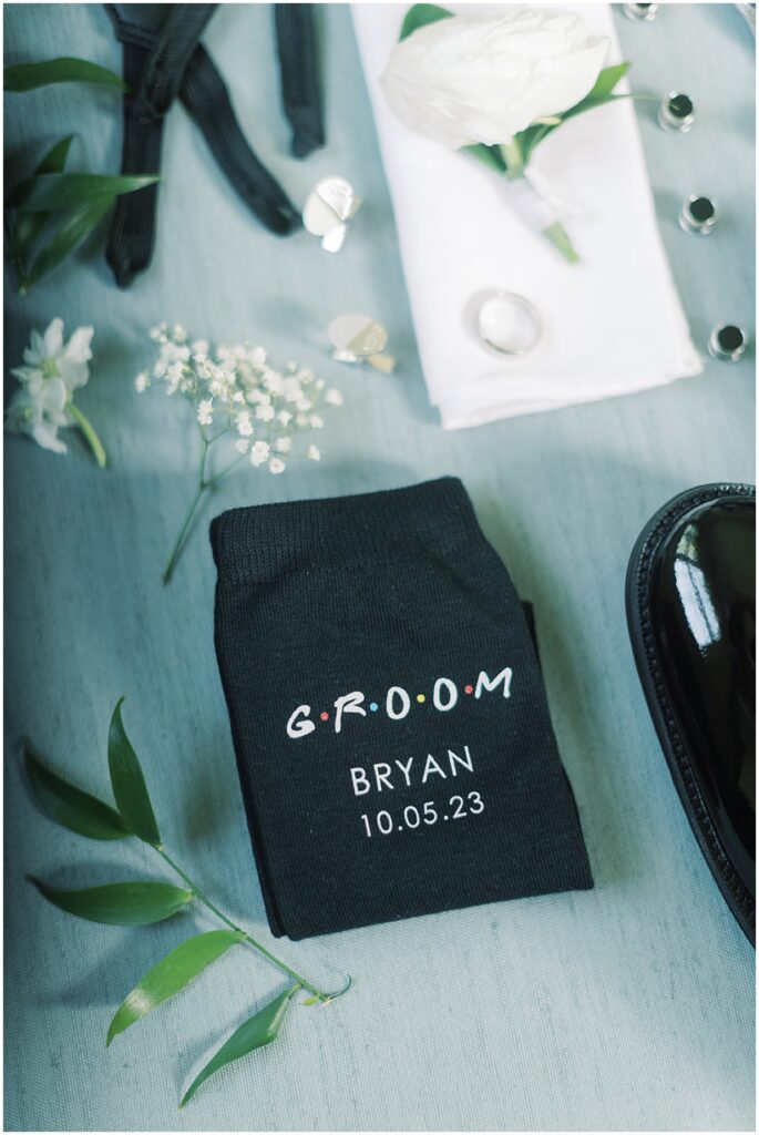 groom details captured by nj wedding photographers michelle behre photography at the crossed keys estate